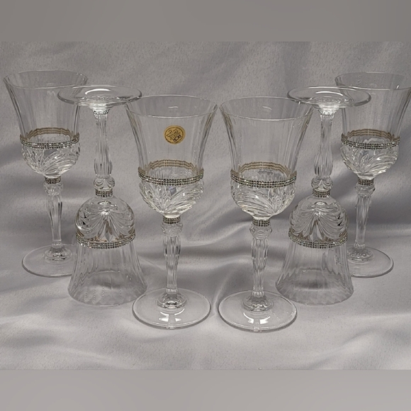 Elegant Crystal Wine Glass Set - Picture 4 of 4